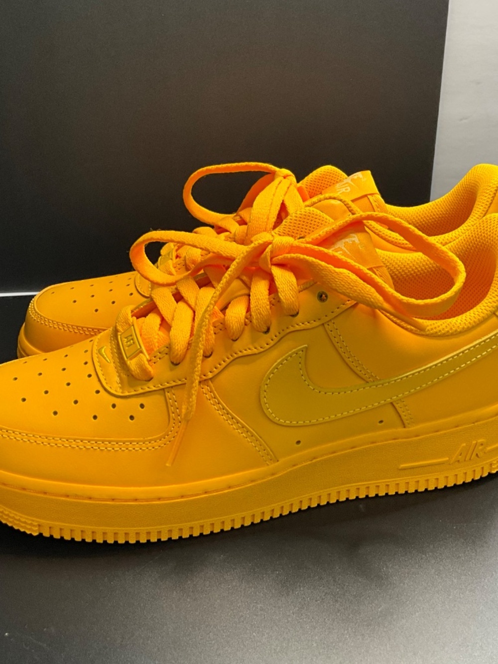 Nike Air Force 1. Laser Orange. US Women’s 8/Men’s 6.5/EUR 39. NWOT/Box - Picture 2 of 7